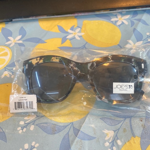 Joe’s Accessories - NWT Joes polarize, sunglasses